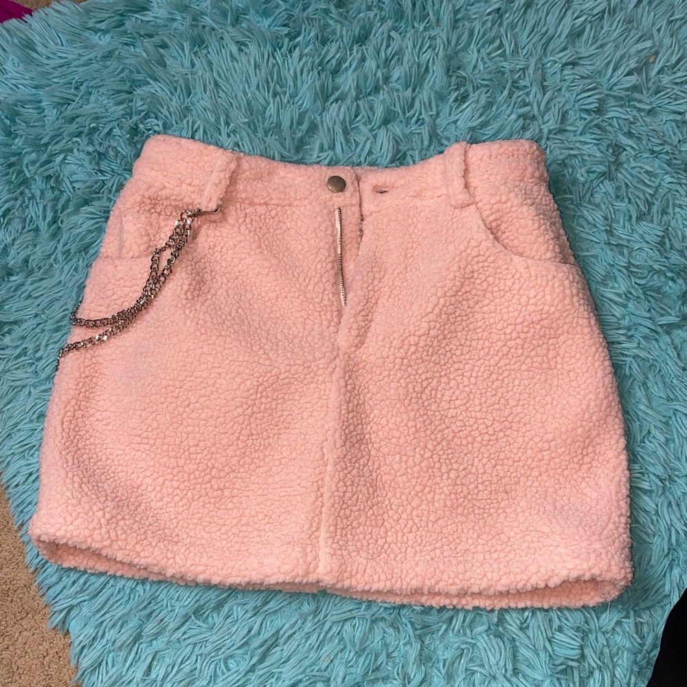 Pink fur skirt with silver chain